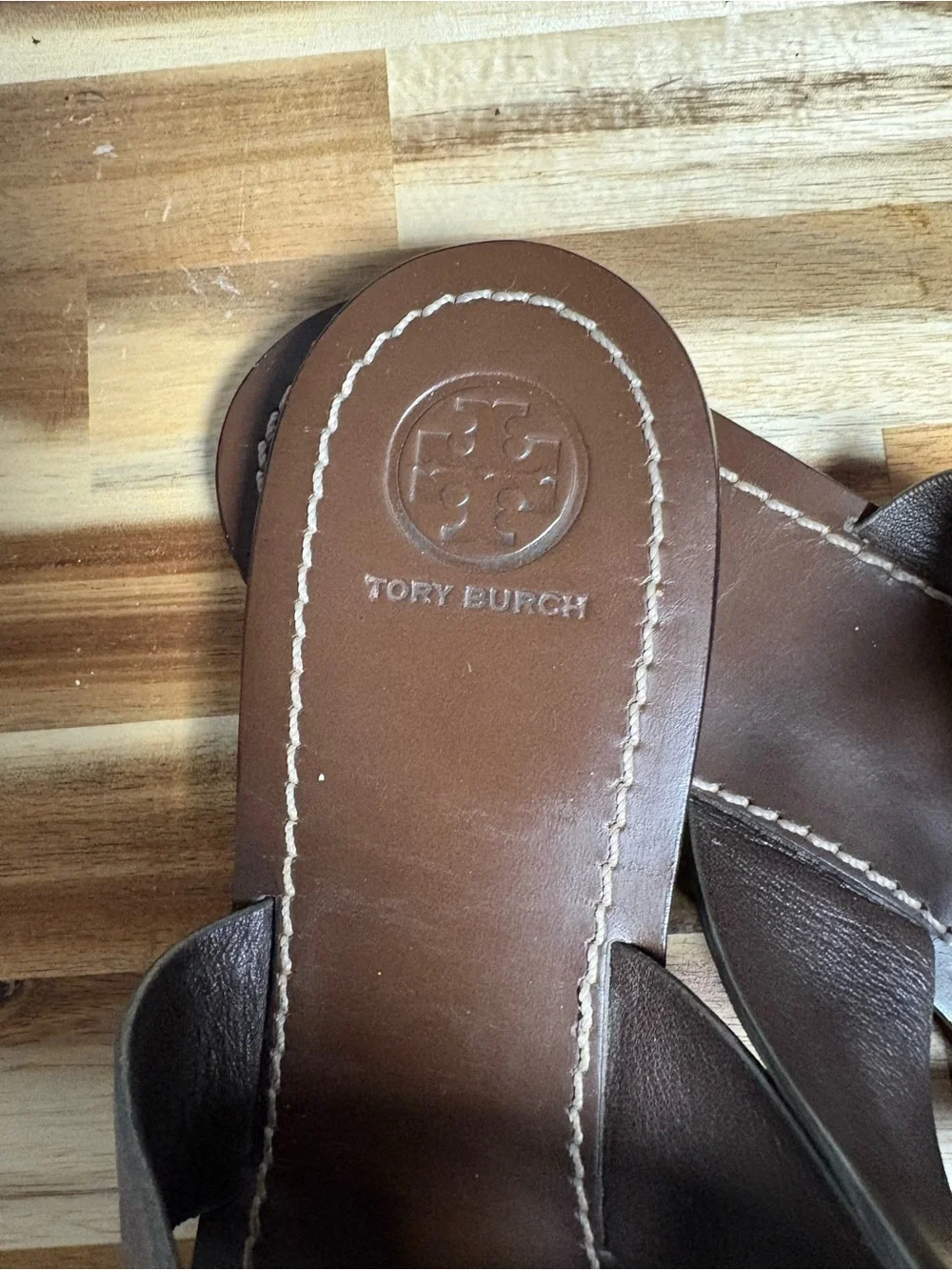 Tory Burch Louisa Flat Thong Sandals in Gunmetal metallic - Picture 2 of 11